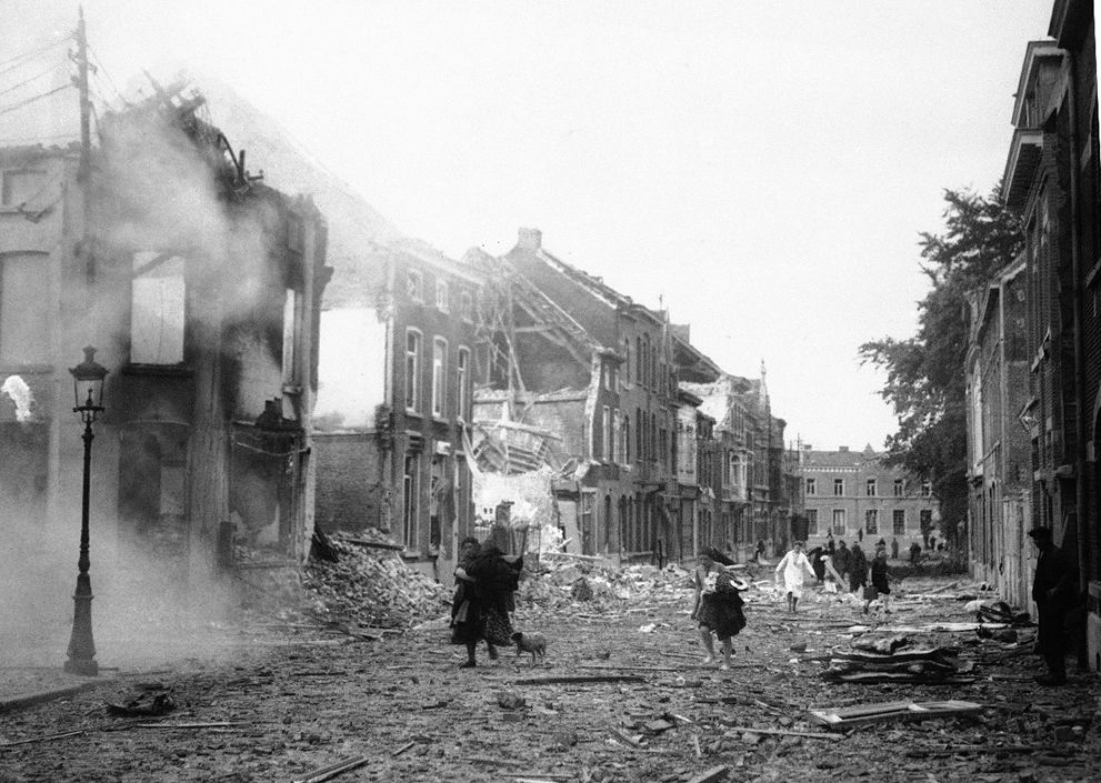 Vernietigde wijk in een onbekende Belgische stad, 19 mei 1940.