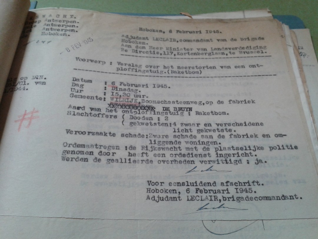 Het officiële, geheime verslag van de inslag (in het Militair Archief van Evere).