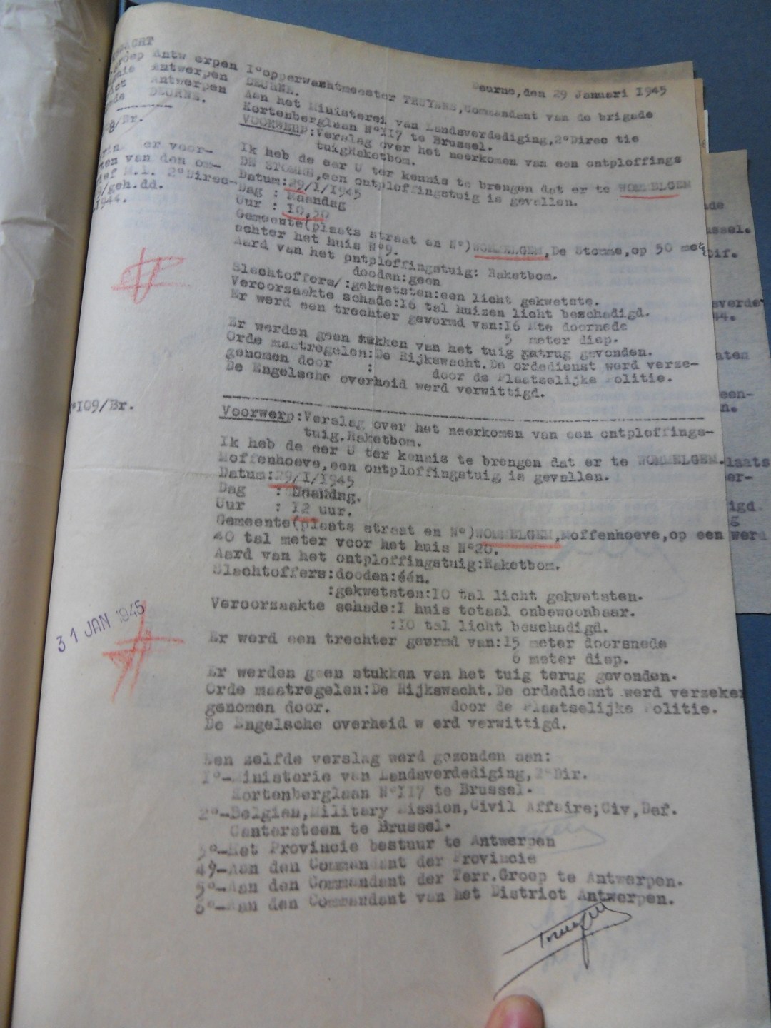 Het officiële, geheime verslag van de twee inslagen in Wommelgem die dag (in het Militair Archief van Evere).